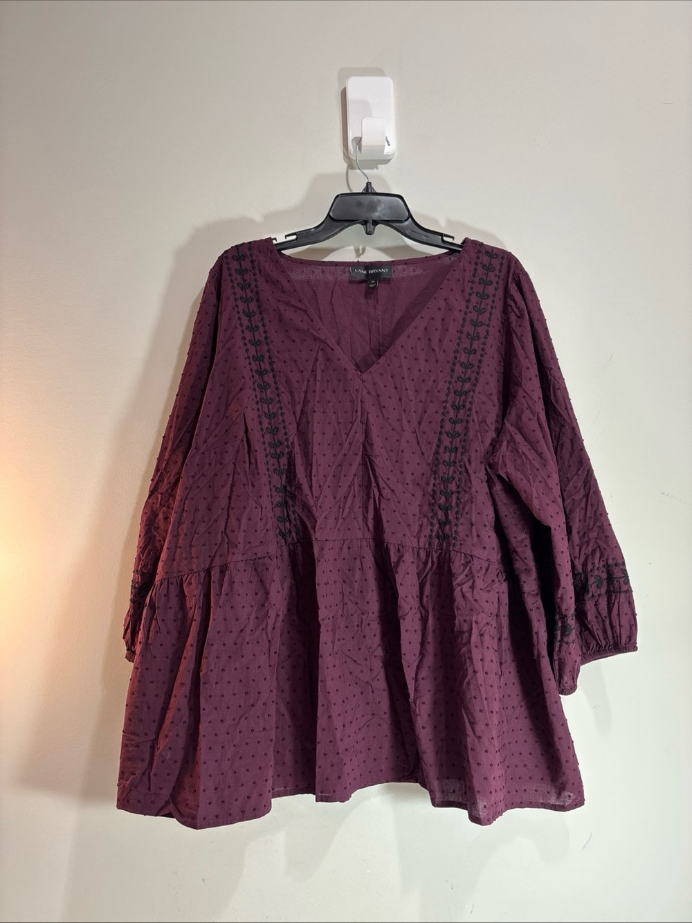 Lane Bryant  Women's Plum Embroidered V-Neck Peplum Top. 1292